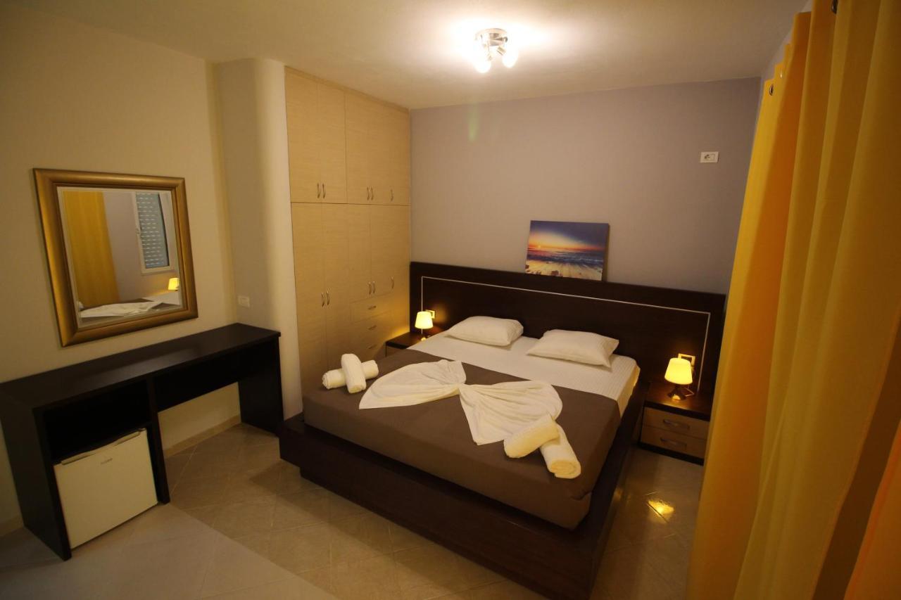 Hotel Prishtina Sarandë Exterior foto