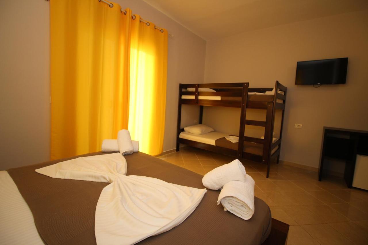Hotel Prishtina Sarandë Exterior foto